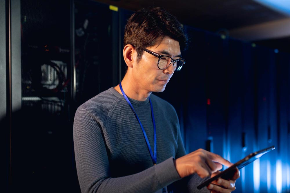 Employee in blockchain recruitment working
